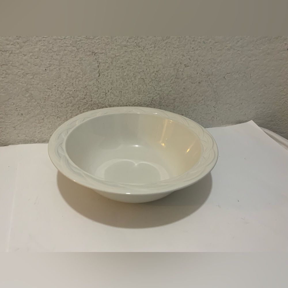 Pfaltzgraff ACADIA  Round Vegetable Serving Bowl 9-3/4” embossed arches G16